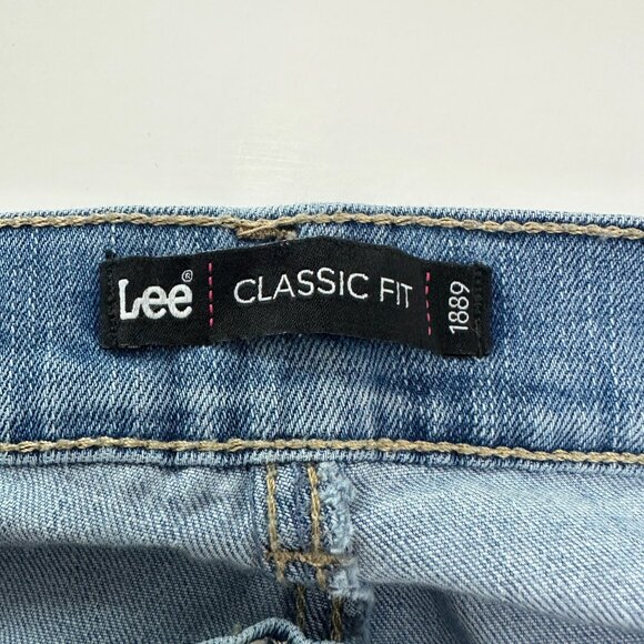 Lee Classic Fit Women's size 10 Long Medium Wash Blue Denim Jeans - Picture 3 of 4